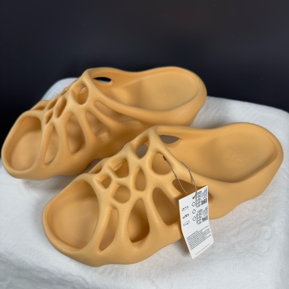 Yeezy 450 Slide ‘Cream’ | Size 12 | VNDS - Picture 5 of 13